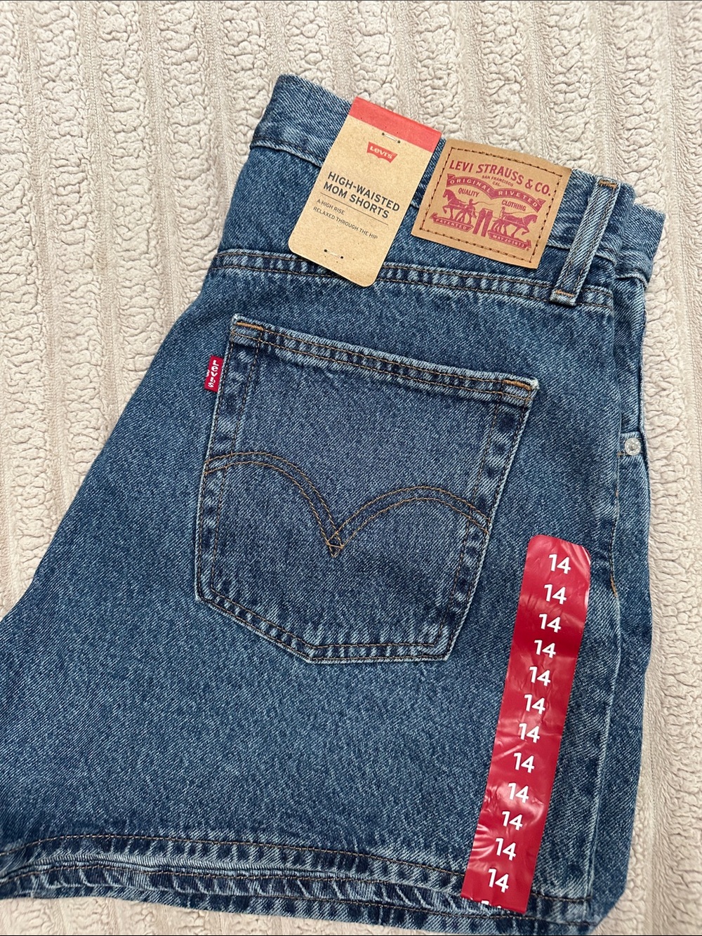 Levi's High Waisted Mom shorts, Size 14
